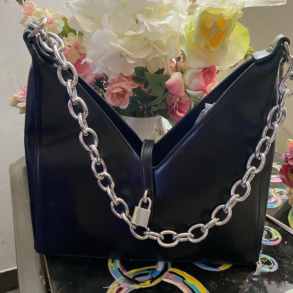 Chic Black and Silver Chain Shoulder Bag